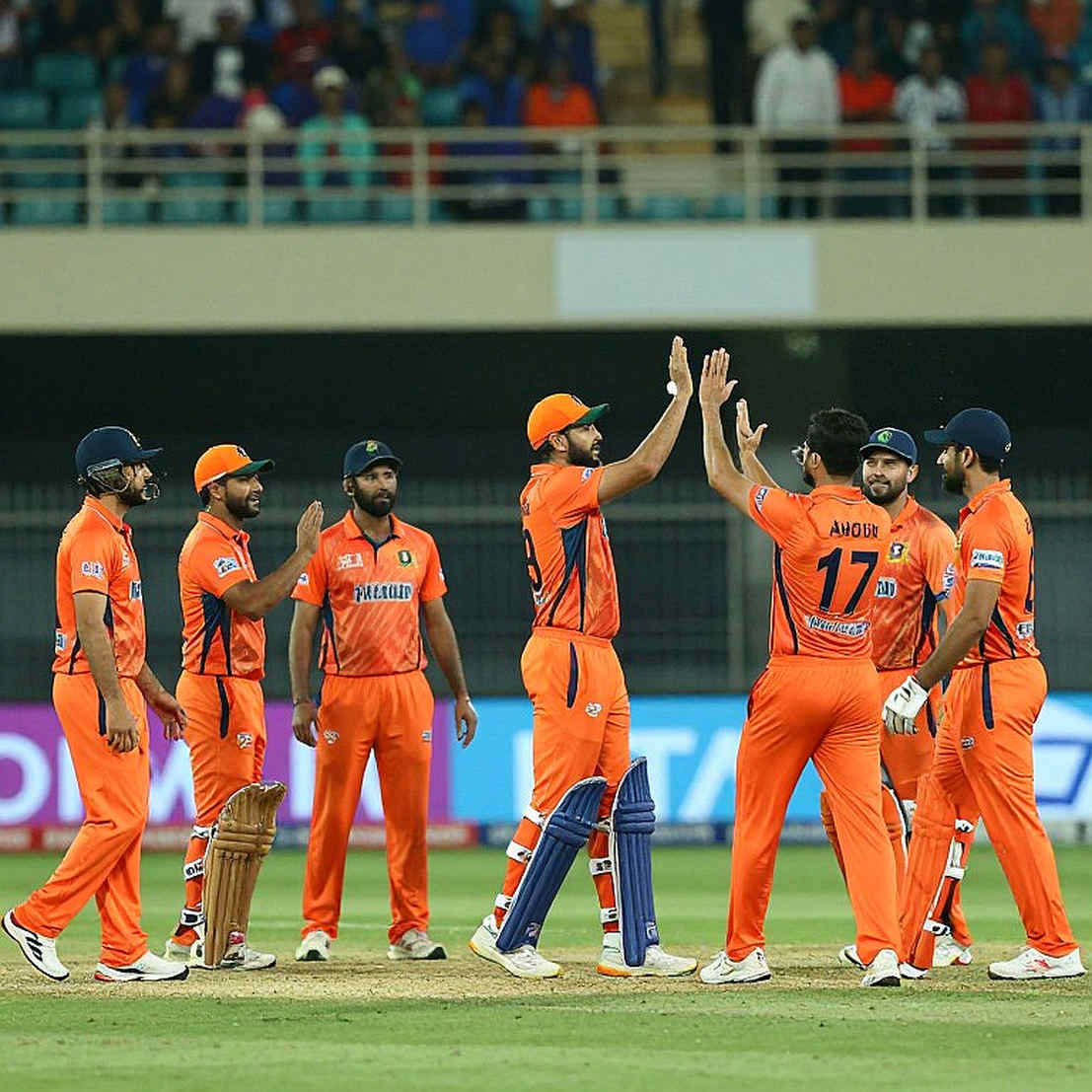 আহমেদাবাদের ৪৩ ওভার: স্কোরবোর্ড নয়, কাঠামো যেখানে সত্যি কথা বলে
